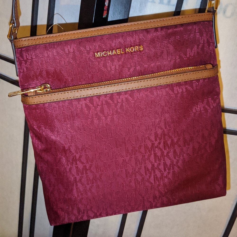 New Michael Kors Kelsey nylon crossbody bag.